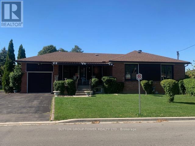 121 DENBIGH CRESCENT, Toronto, Ontario