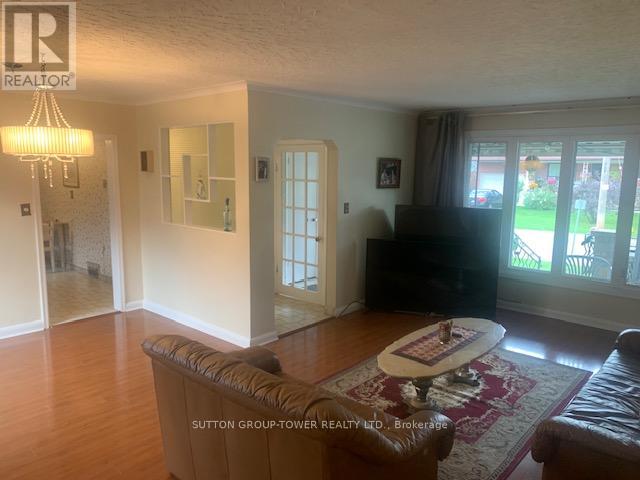 121 Denbigh Crescent, Toronto, Ontario  M3M 2T4 - Photo 10 - W12455402