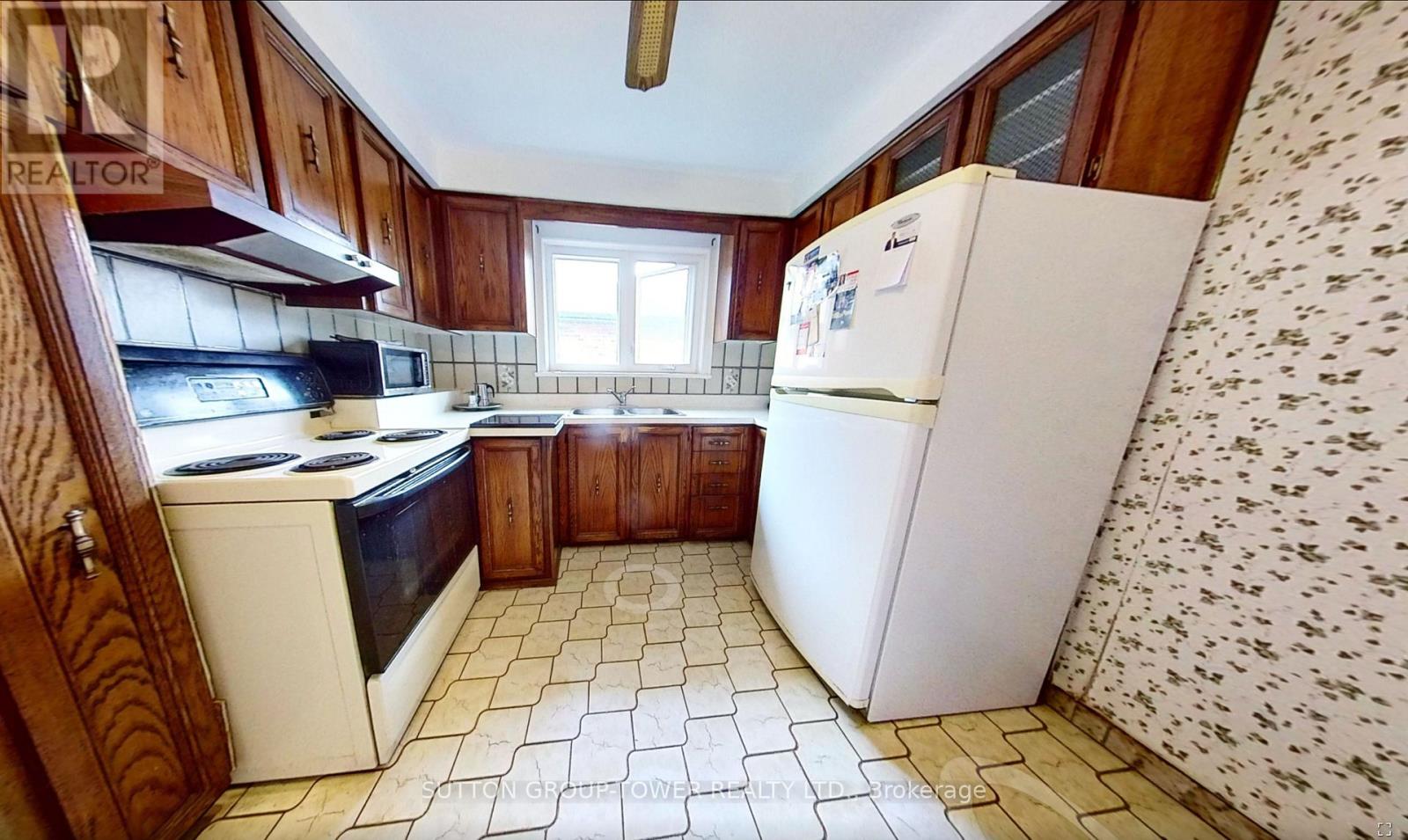 121 Denbigh Crescent, Toronto, Ontario  M3M 2T4 - Photo 14 - W12455402