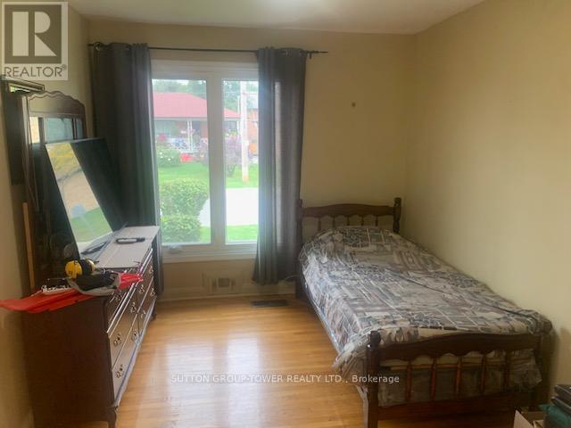 121 Denbigh Crescent, Toronto, Ontario  M3M 2T4 - Photo 18 - W12455402