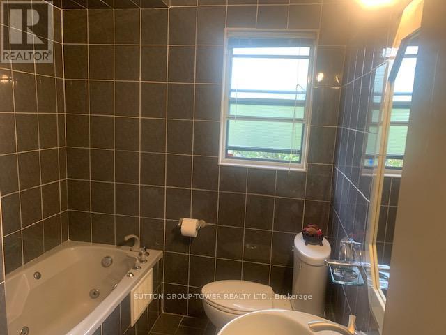 121 Denbigh Crescent, Toronto, Ontario  M3M 2T4 - Photo 20 - W12455402