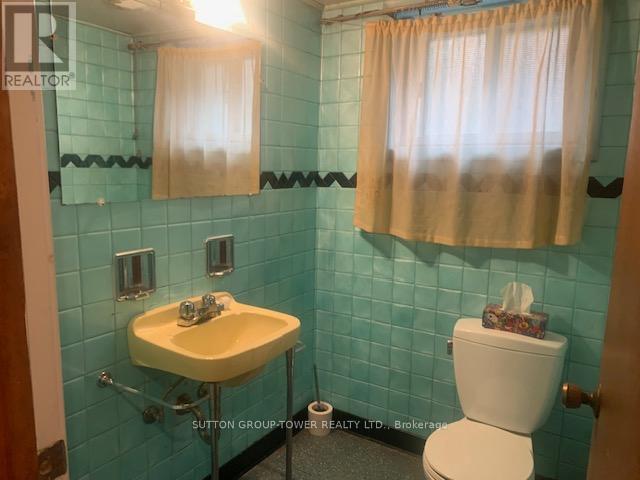 121 Denbigh Crescent, Toronto, Ontario  M3M 2T4 - Photo 24 - W12455402
