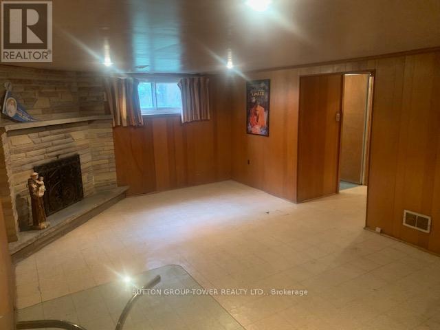 121 Denbigh Crescent, Toronto, Ontario  M3M 2T4 - Photo 27 - W12455402