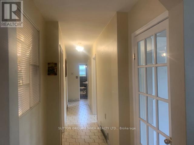 121 Denbigh Crescent, Toronto, Ontario  M3M 2T4 - Photo 7 - W12455402