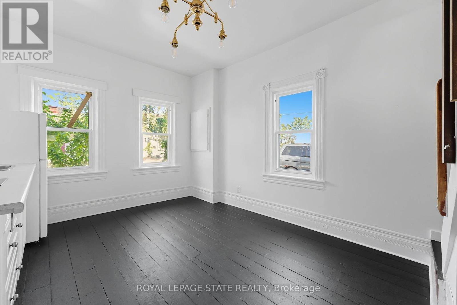 8 Tasker Street, St. Catharines, Ontario  L2R 3Z8 - Photo 7 - X12455372
