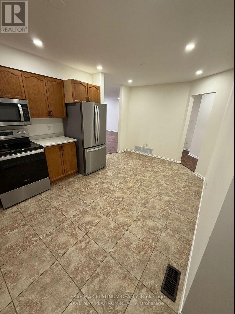 24 Limerick Lane, Brantford, Ontario  N3T 6L3 - Photo 5 - X12455380