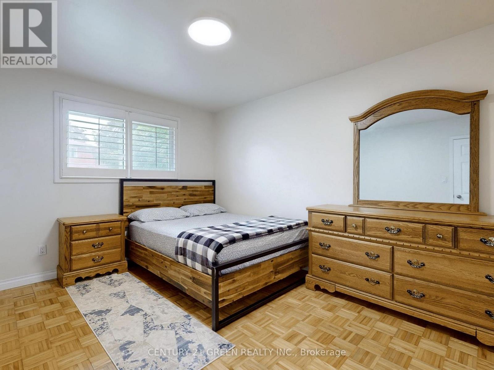 591 Dogwood Lane, Waterloo, Ontario  N2L 4Y1 - Photo 12 - X12455398