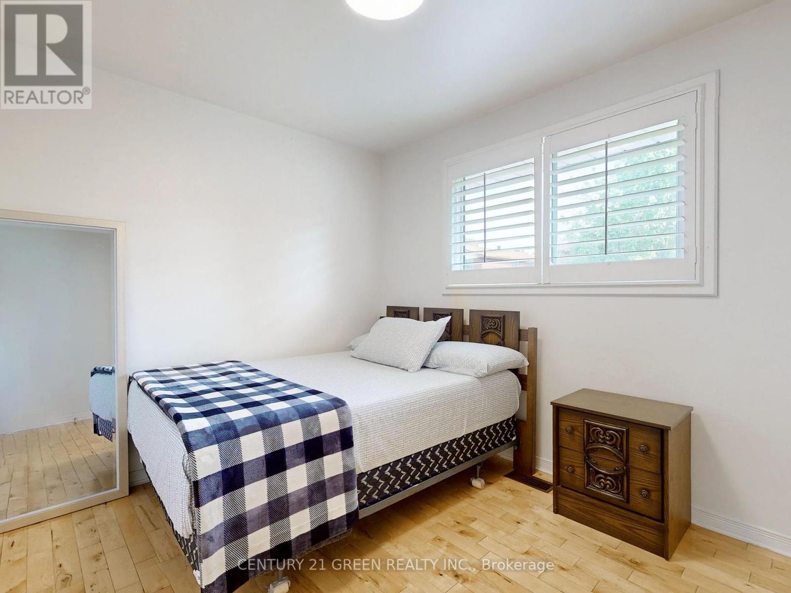 591 Dogwood Lane, Waterloo, Ontario  N2L 4Y1 - Photo 14 - X12455398