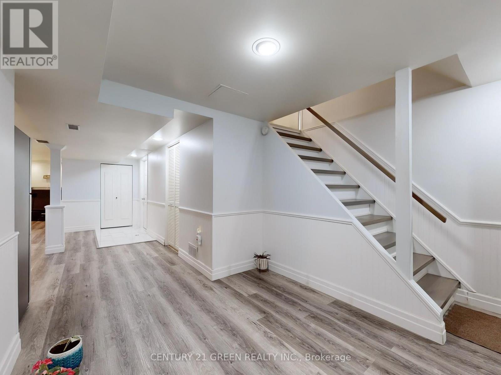 591 Dogwood Lane, Waterloo, Ontario  N2L 4Y1 - Photo 23 - X12455398