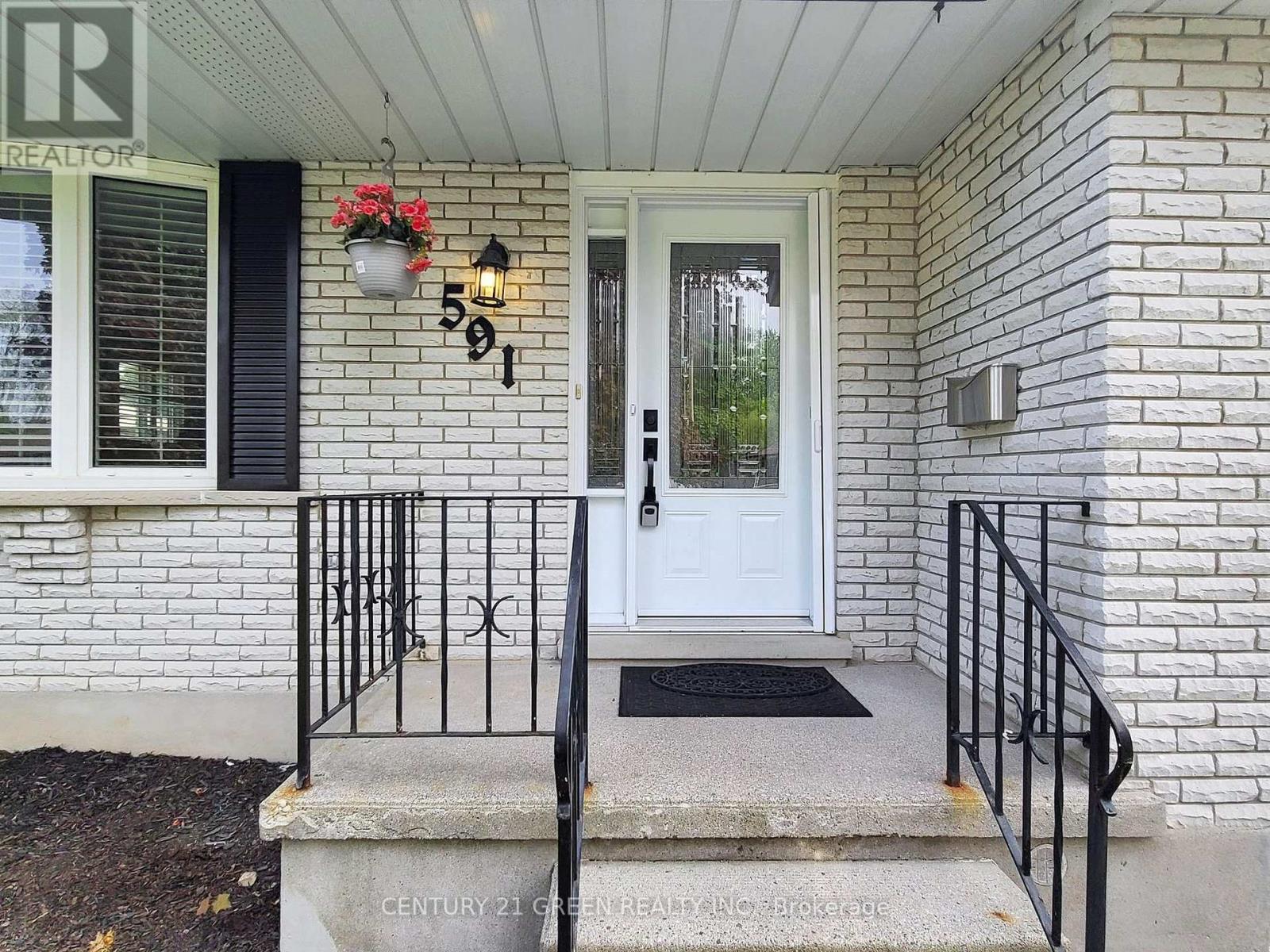 591 Dogwood Lane, Waterloo, Ontario  N2L 4Y1 - Photo 3 - X12455398