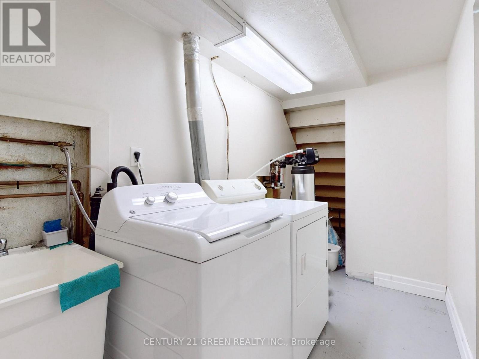 591 Dogwood Lane, Waterloo, Ontario  N2L 4Y1 - Photo 31 - X12455398