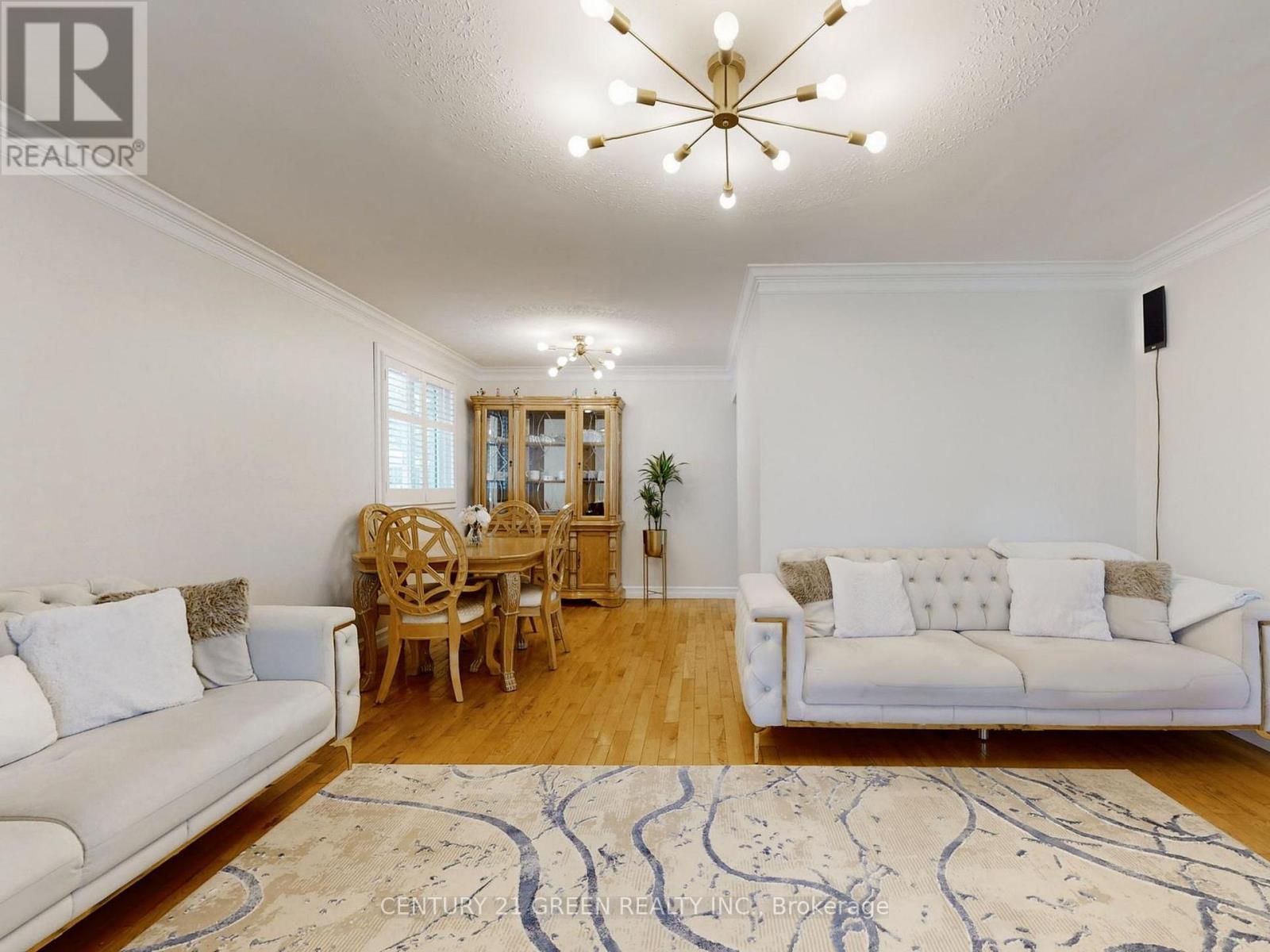 591 Dogwood Lane, Waterloo, Ontario  N2L 4Y1 - Photo 5 - X12455398