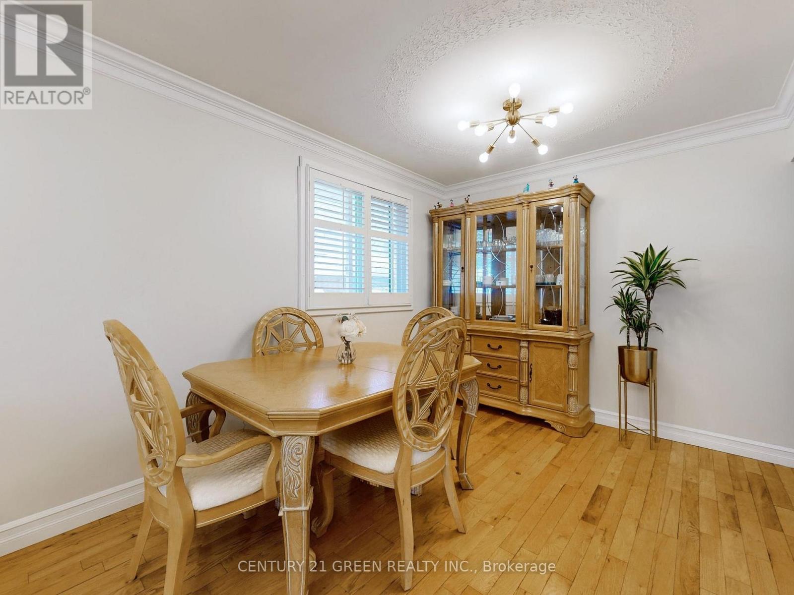 591 Dogwood Lane, Waterloo, Ontario  N2L 4Y1 - Photo 6 - X12455398