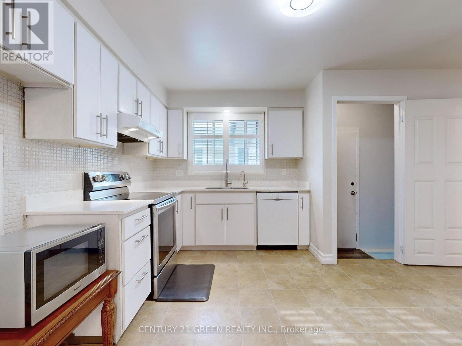 591 Dogwood Lane, Waterloo, Ontario  N2L 4Y1 - Photo 8 - X12455398