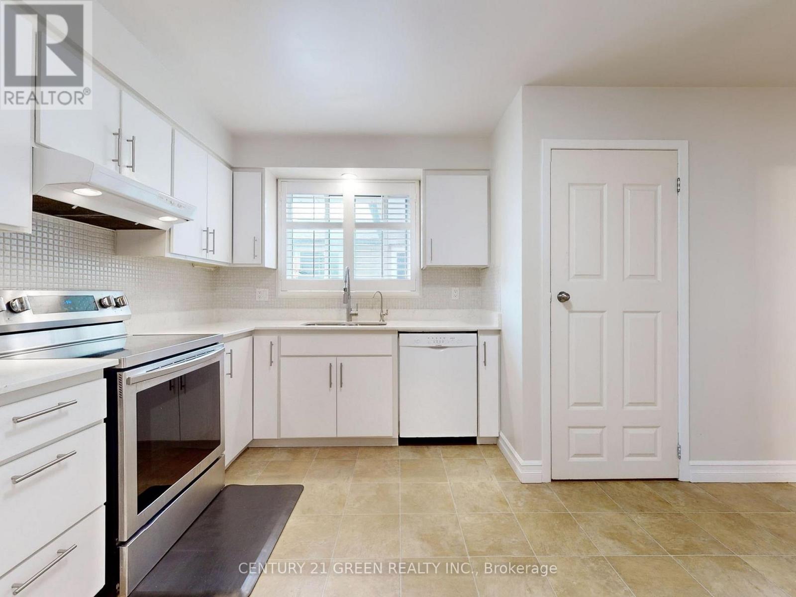 591 Dogwood Lane, Waterloo, Ontario  N2L 4Y1 - Photo 9 - X12455398