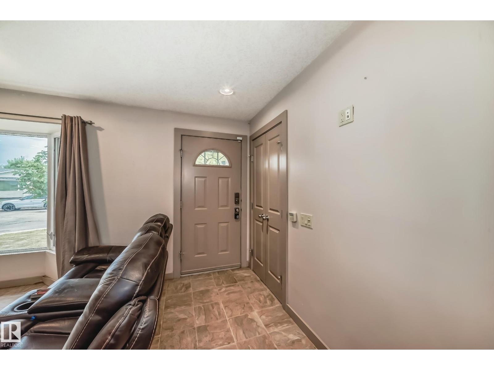 4108 135 Av Nw, Edmonton, Alberta  T5A 2N7 - Photo 5 - E4461039