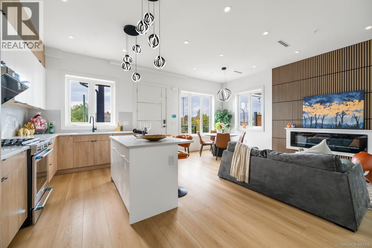 1 2124 RENFREW STREET, Vancouver, British Columbia