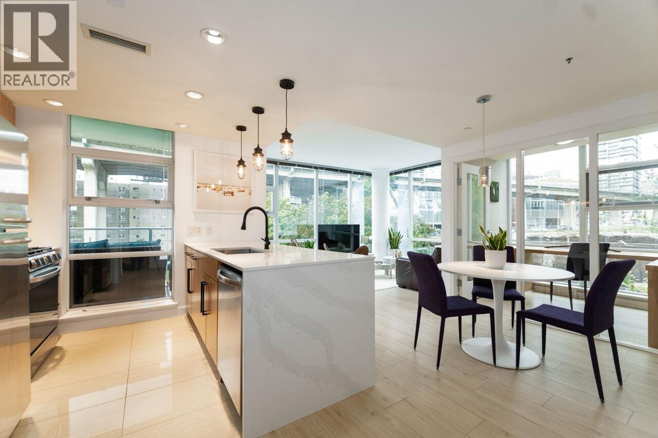 305 638 Beach Crescent, Vancouver, British Columbia  V6Z 3H4 - Photo 2 - R3057233