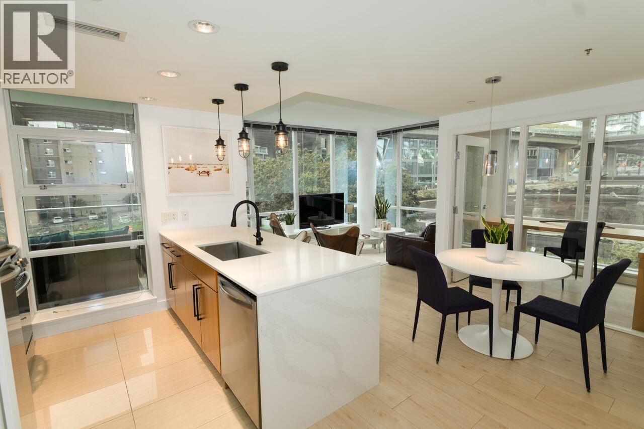 305 638 Beach Crescent, Vancouver, British Columbia  V6Z 3H4 - Photo 3 - R3057233