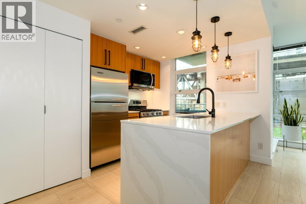 305 638 Beach Crescent, Vancouver, British Columbia  V6Z 3H4 - Photo 4 - R3057233