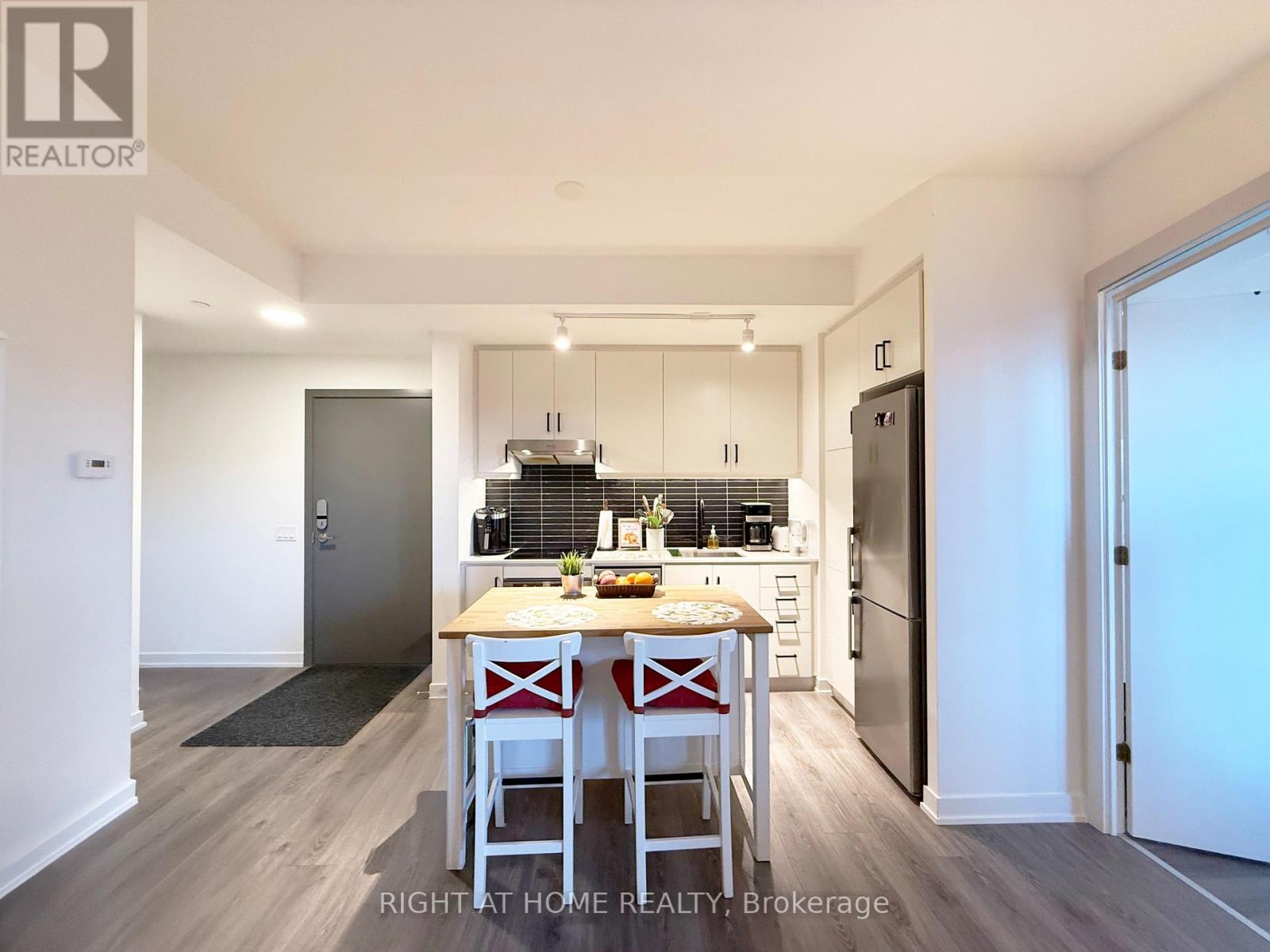 404 - 9 Tecumseth Street, Toronto, Ontario  M5V 0S5 - Photo 3 - C12455452