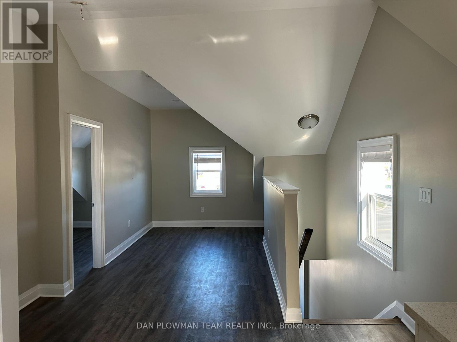 Upper - 460 Park Road S, Oshawa, Ontario  L1J 4J2 - Photo 2 - E12455446