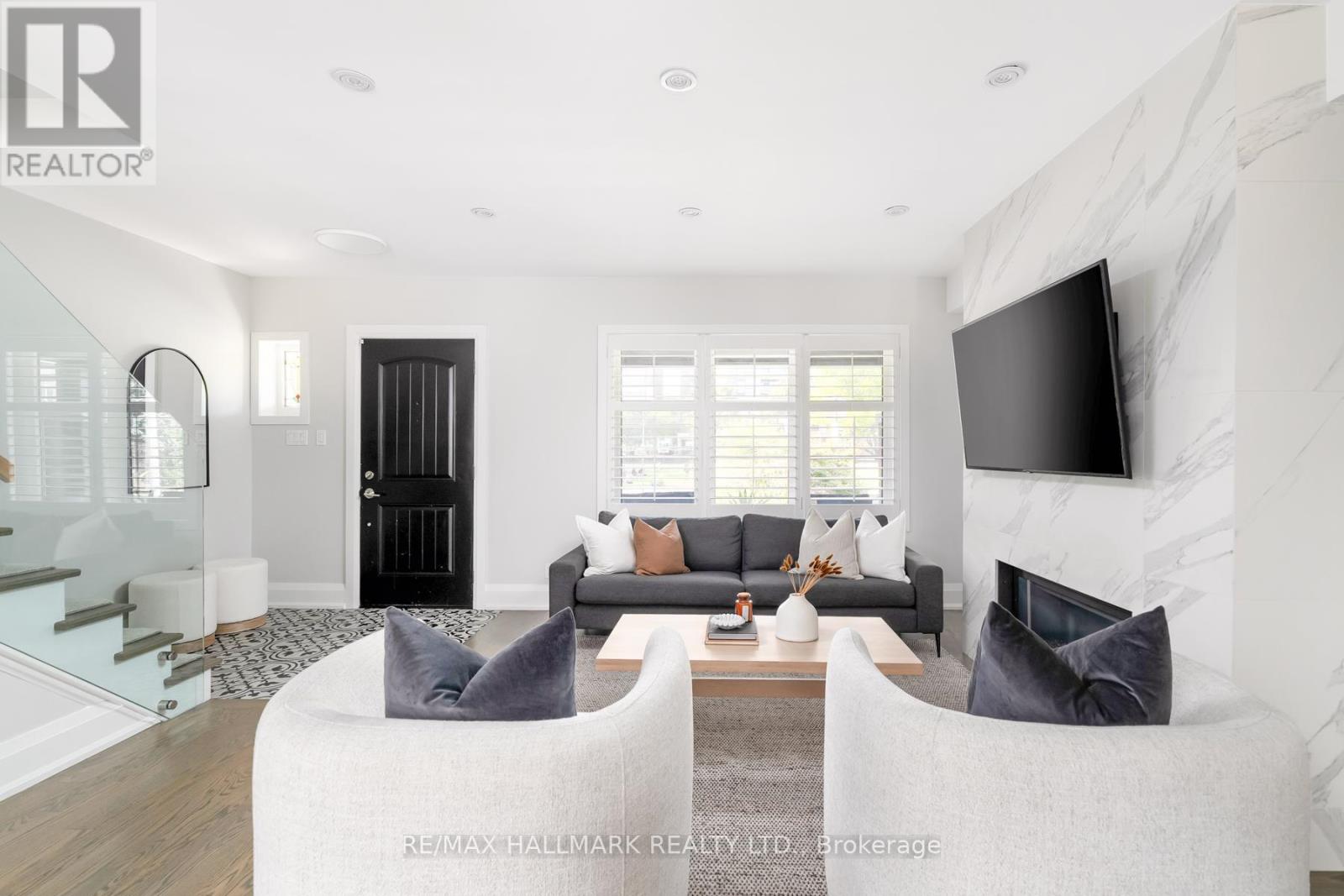 29 Lesmount Avenue, Toronto (Danforth Village-East York), Ontario  M4J 3V5 - Photo 10 - E12455450