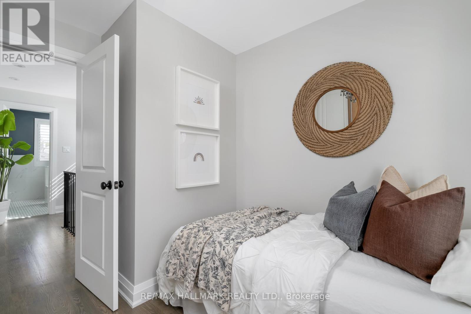 29 Lesmount Avenue, Toronto (Danforth Village-East York), Ontario  M4J 3V5 - Photo 32 - E12455450