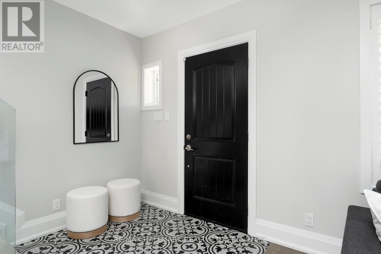 29 Lesmount Avenue, Toronto (Danforth Village-East York), Ontario  M4J 3V5 - Photo 5 - E12455450