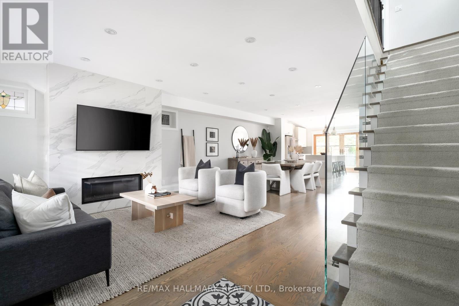 29 Lesmount Avenue, Toronto (Danforth Village-East York), Ontario  M4J 3V5 - Photo 6 - E12455450