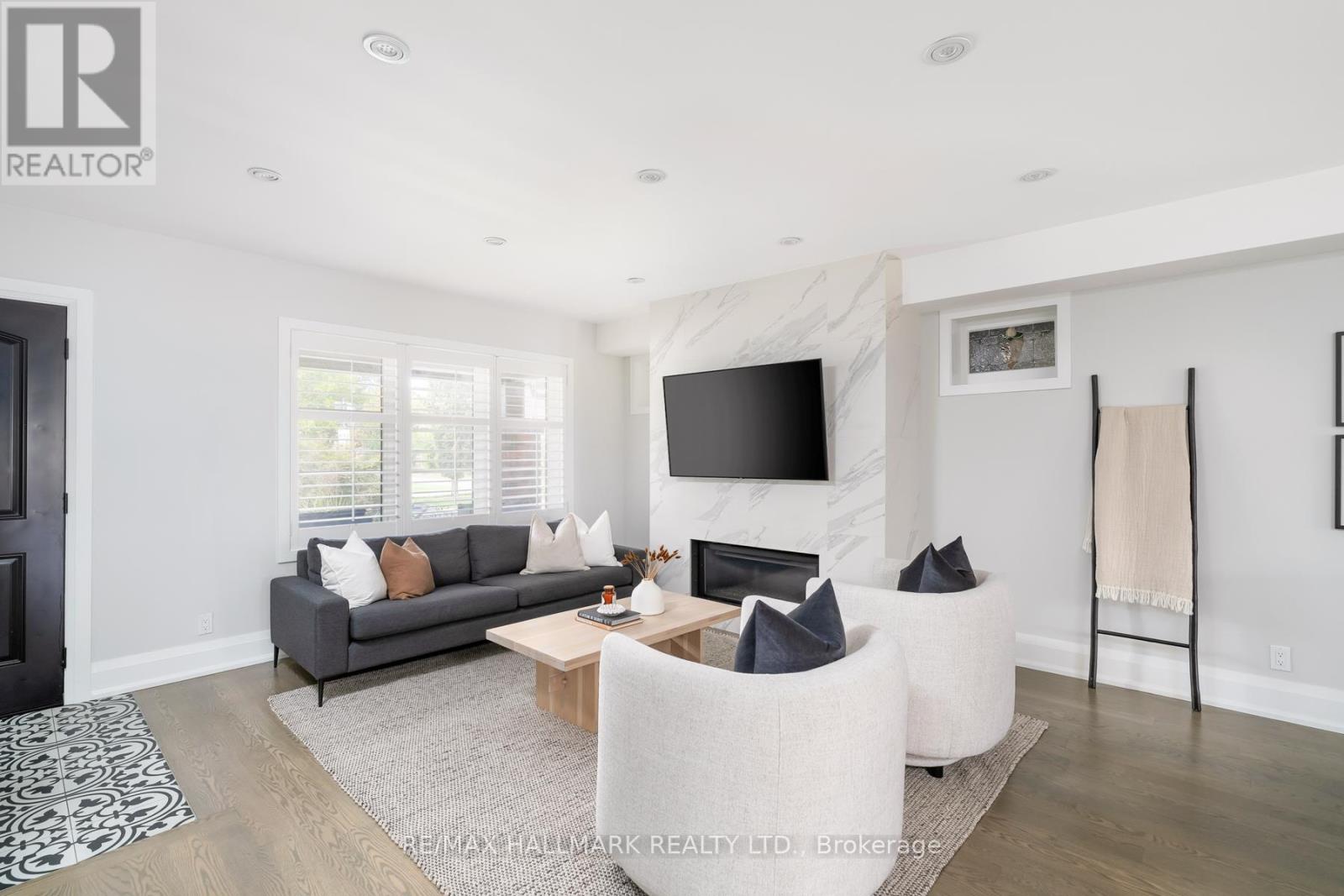 29 Lesmount Avenue, Toronto (Danforth Village-East York), Ontario  M4J 3V5 - Photo 7 - E12455450