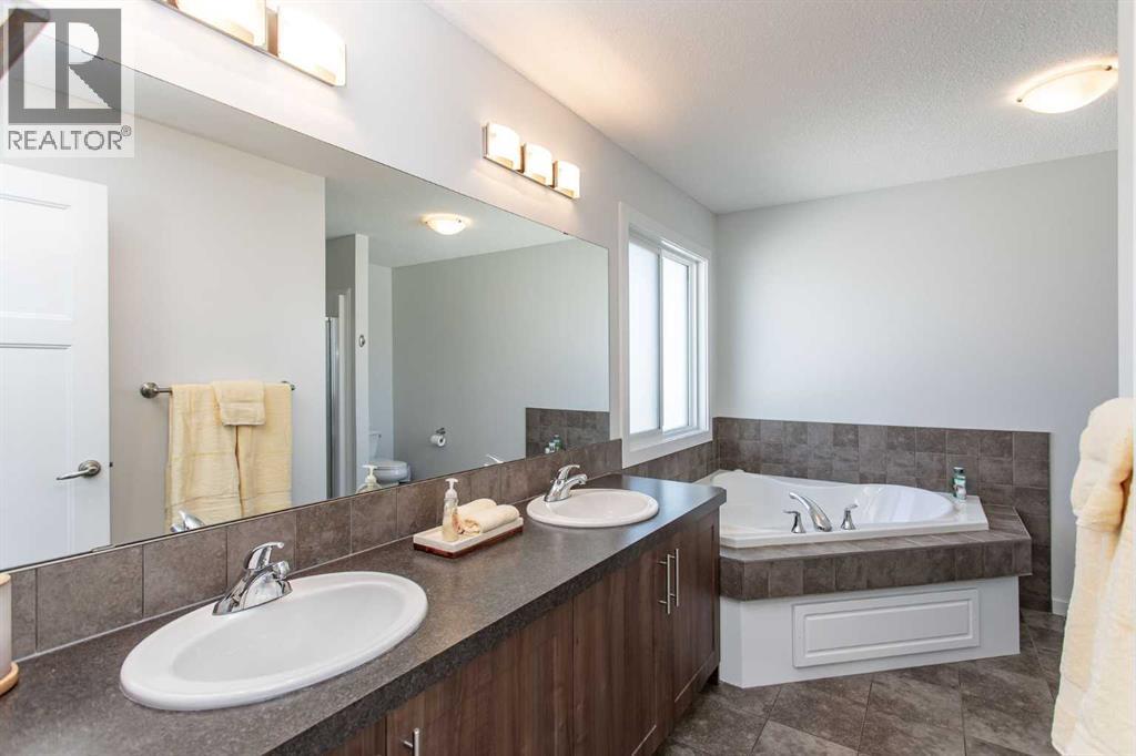 246 Viscount Drive, Red Deer, Alberta  T4R 0M7 - Photo 24 - A2243957
