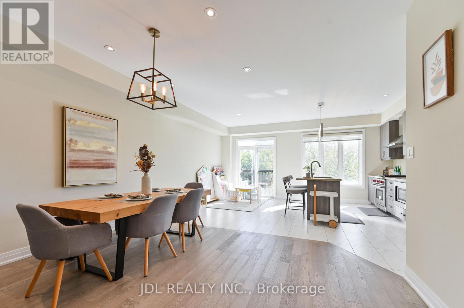 17 Thomas Foster Street, Markham, Ontario  L6C 0Z4 - Photo 10 - N12455439