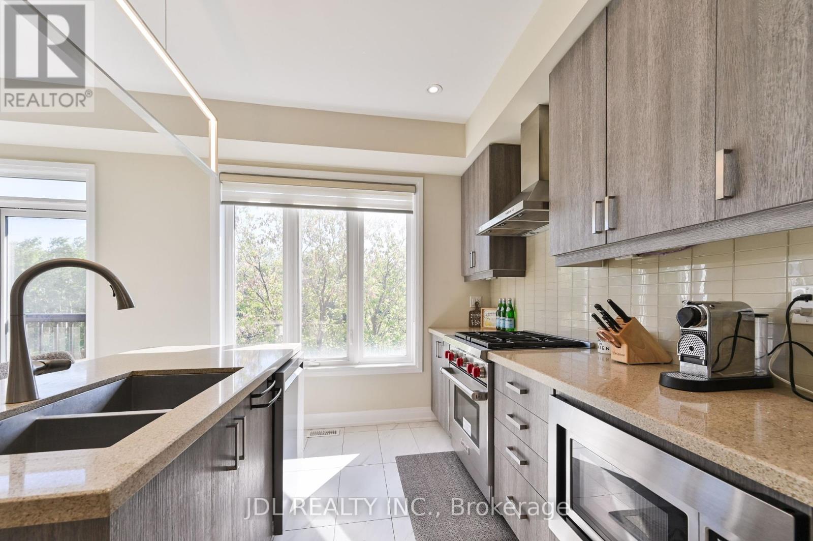 17 Thomas Foster Street, Markham, Ontario  L6C 0Z4 - Photo 14 - N12455439