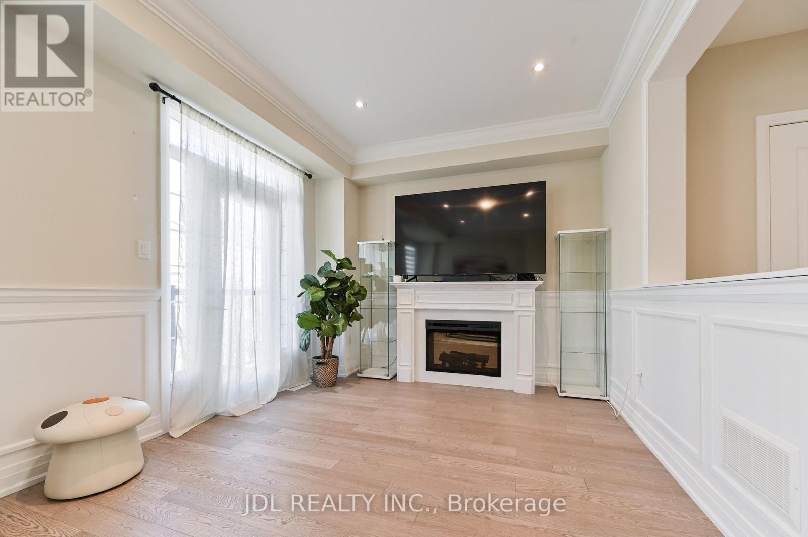 17 Thomas Foster Street, Markham, Ontario  L6C 0Z4 - Photo 9 - N12455439