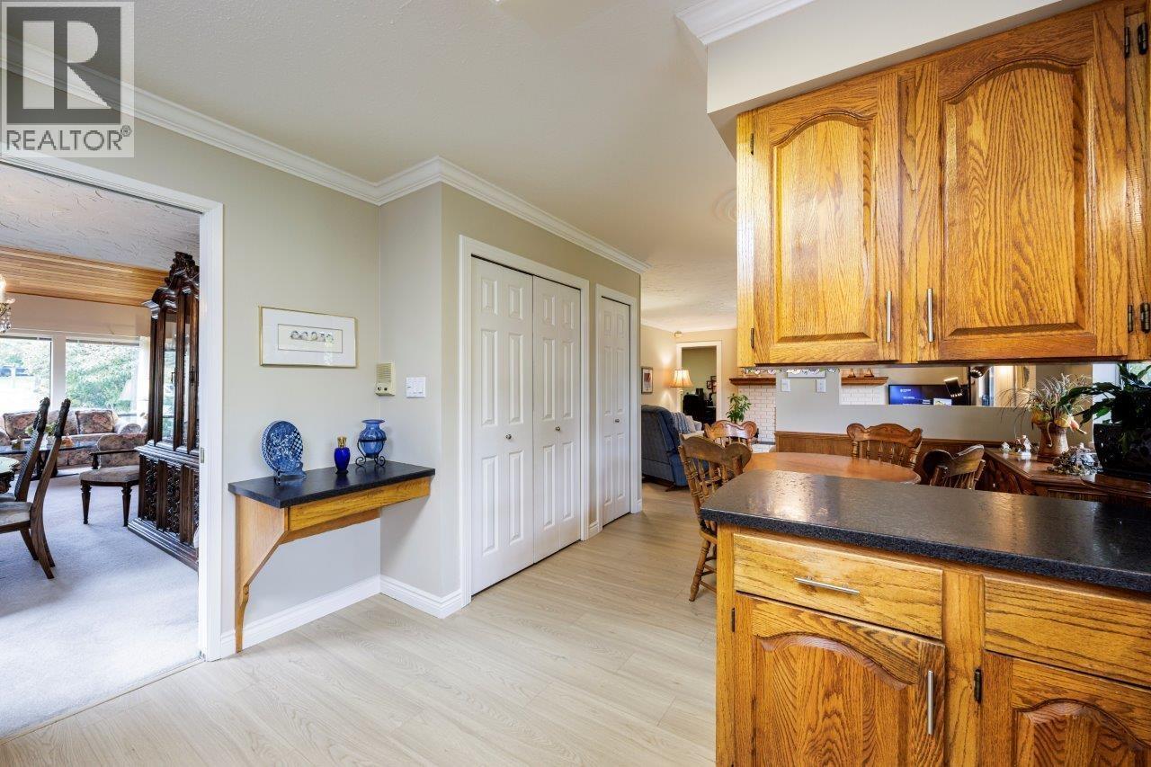 6364 Parkview Place, Burnaby, British Columbia  V5E 4B6 - Photo 14 - R3056783