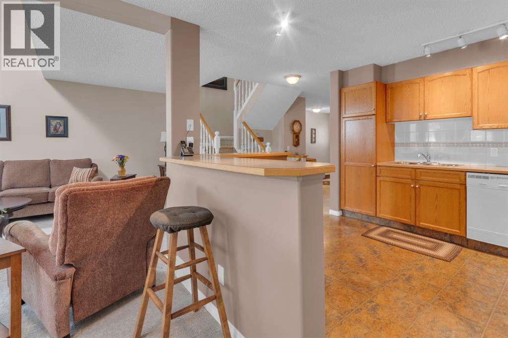 19, 200 Sandstone Drive Nw, Calgary, Alberta  T3K 4N7 - Photo 12 - A2262398