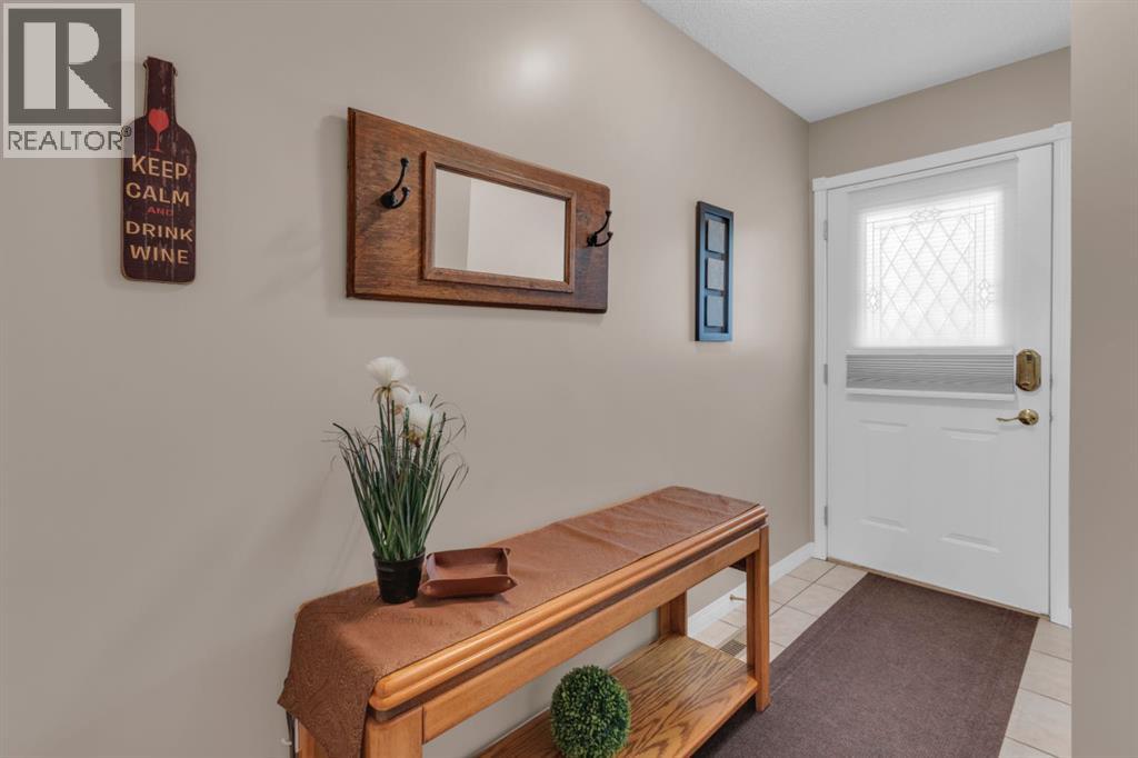 19, 200 Sandstone Drive Nw, Calgary, Alberta  T3K 4N7 - Photo 5 - A2262398