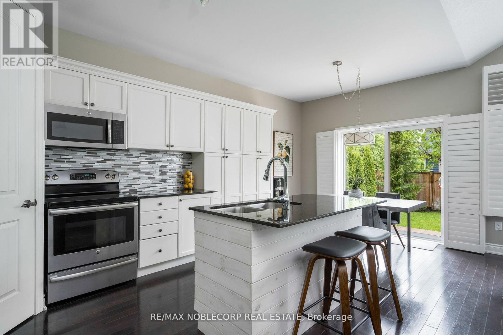 22 Hughes Street, Collingwood, Ontario  L9Y 3Z1 - Photo 4 - S12455440