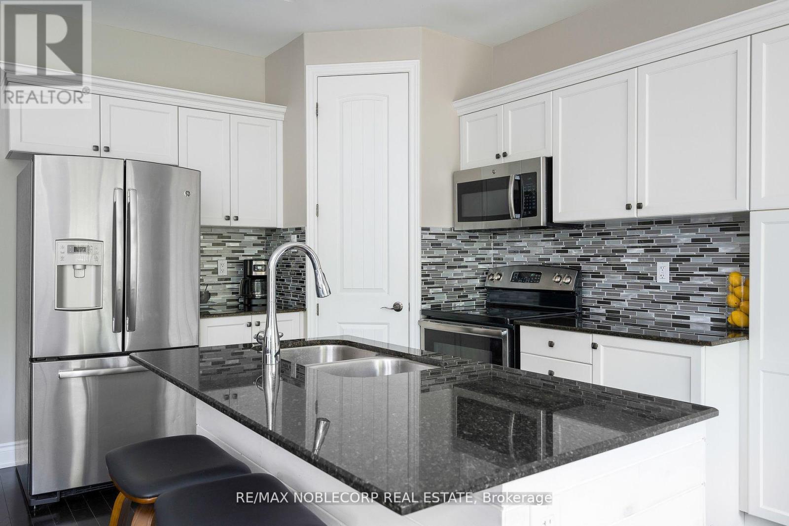 22 Hughes Street, Collingwood, Ontario  L9Y 3Z1 - Photo 6 - S12455440