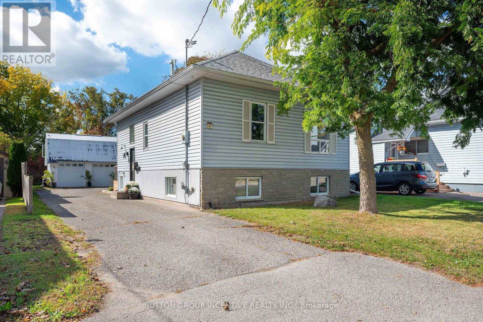 87 Dunlop Street, Orillia, Ontario  L3V 5P3 - Photo 1 - S12455448