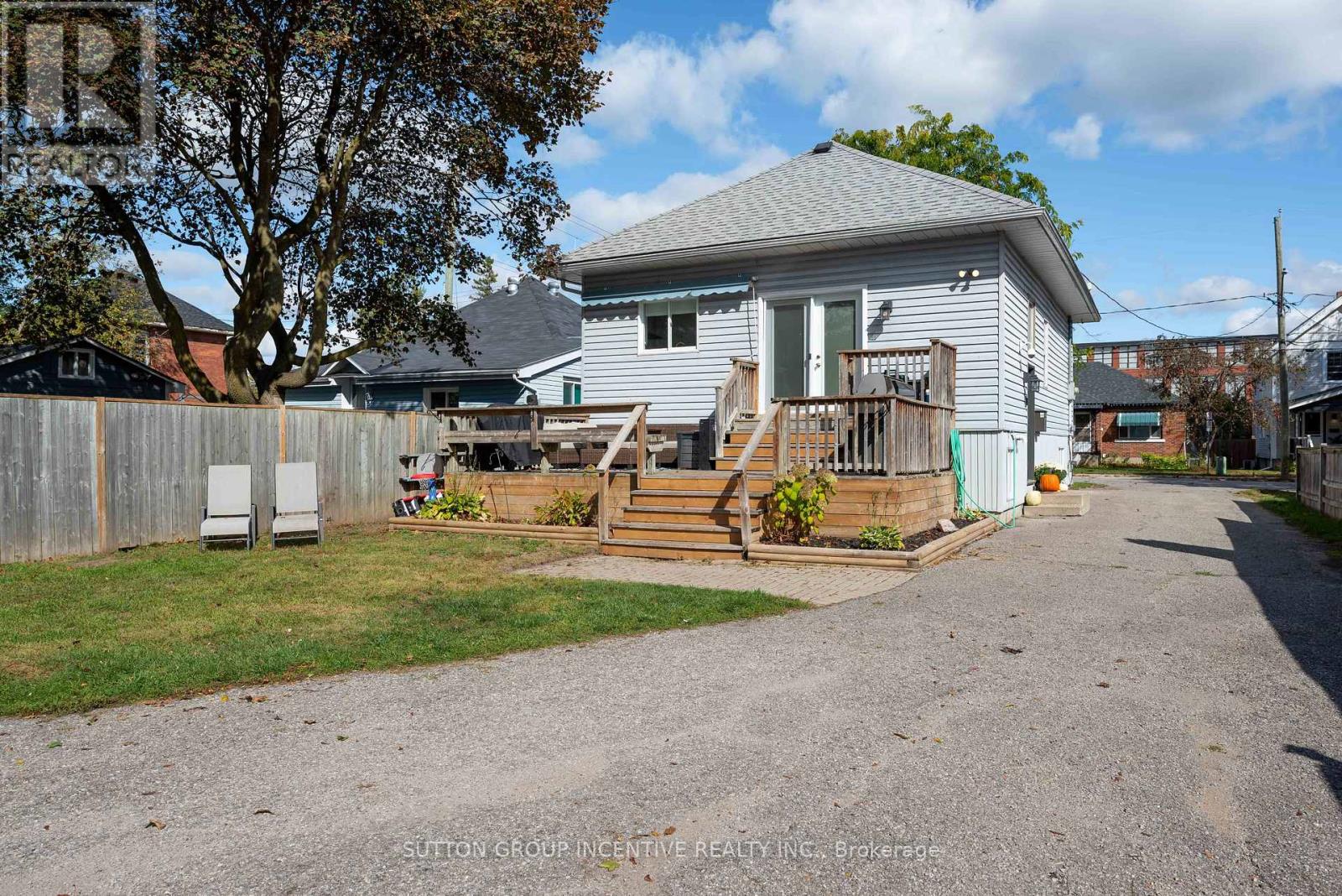 87 Dunlop Street, Orillia, Ontario  L3V 5P3 - Photo 2 - S12455448
