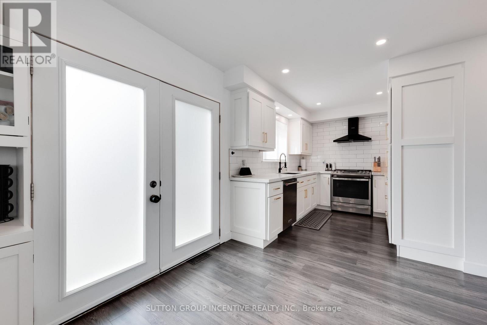 87 Dunlop Street, Orillia, Ontario  L3V 5P3 - Photo 4 - S12455448