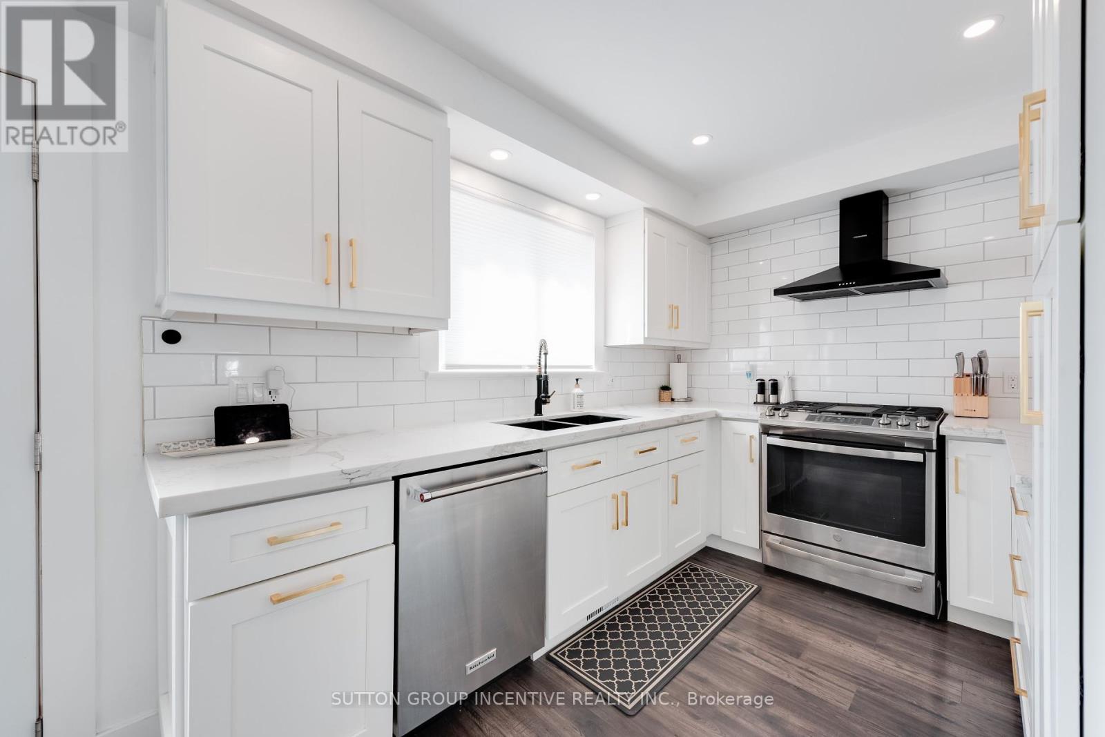 87 Dunlop Street, Orillia, Ontario  L3V 5P3 - Photo 6 - S12455448