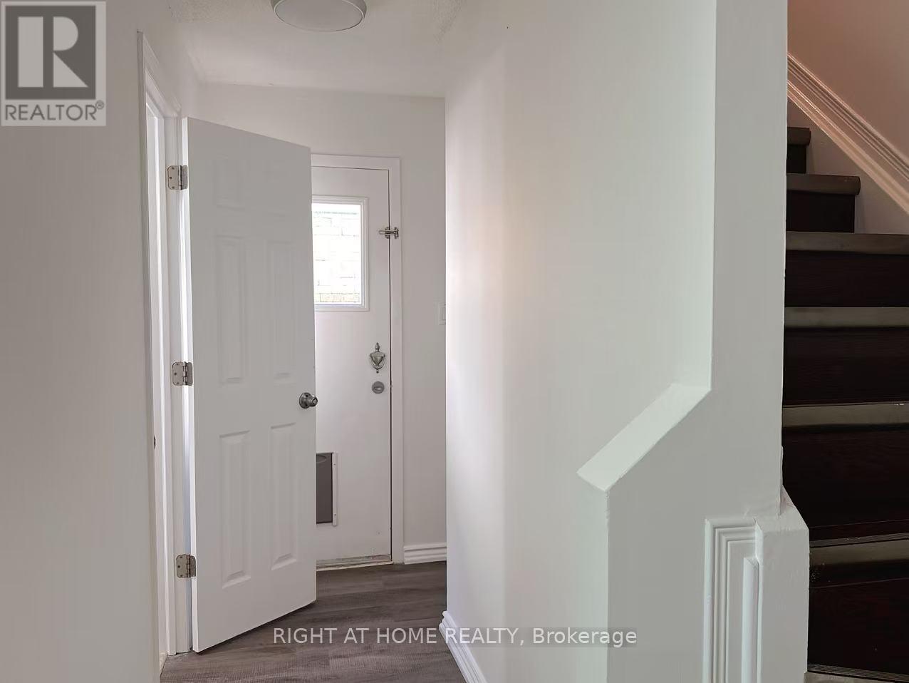 6405 Colebrook Crescent, Mississauga, Ontario  L5N 3E3 - Photo 11 - W12455429