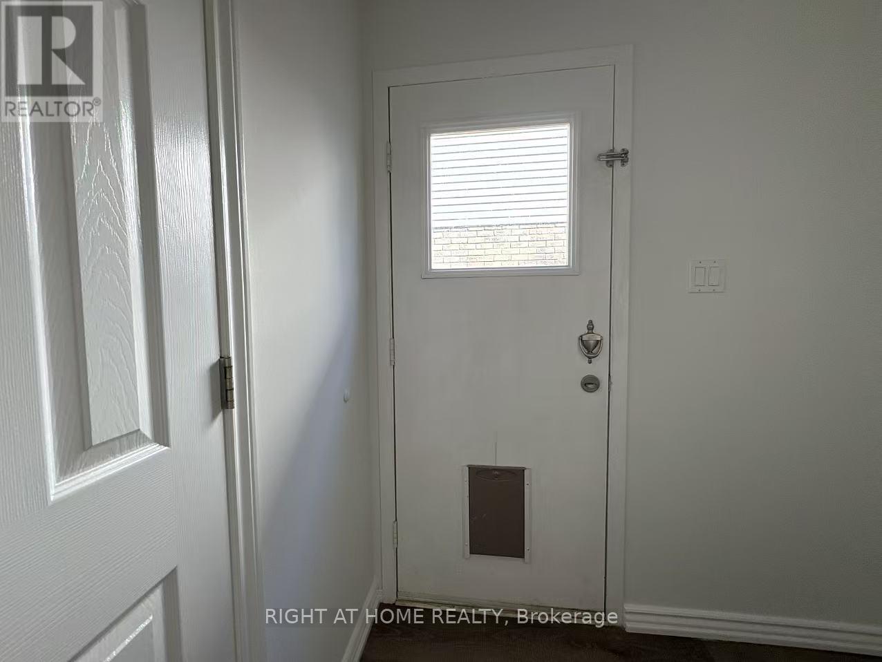 6405 Colebrook Crescent, Mississauga, Ontario  L5N 3E3 - Photo 12 - W12455429