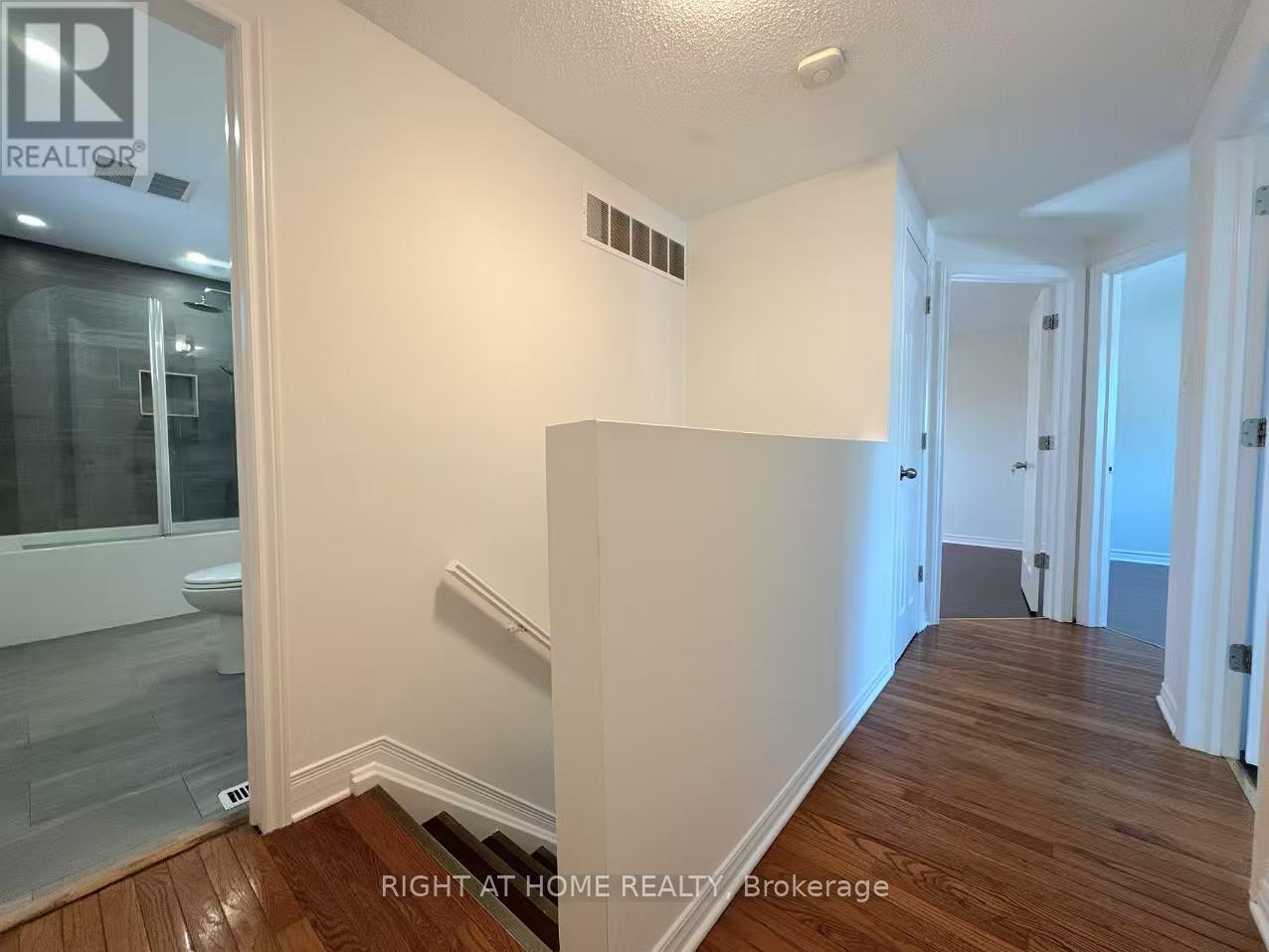 6405 Colebrook Crescent, Mississauga, Ontario  L5N 3E3 - Photo 14 - W12455429