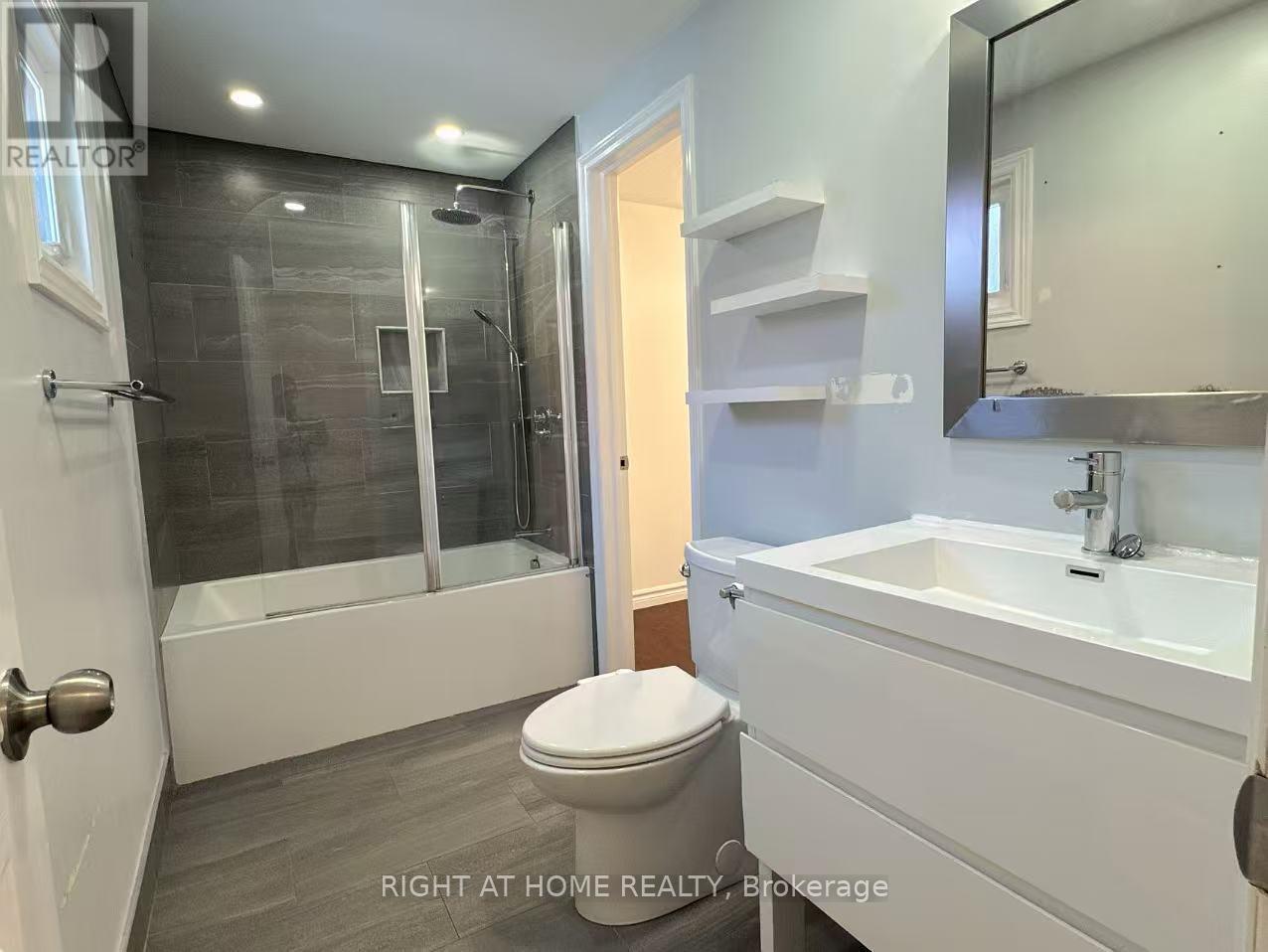 6405 Colebrook Crescent, Mississauga, Ontario  L5N 3E3 - Photo 19 - W12455429