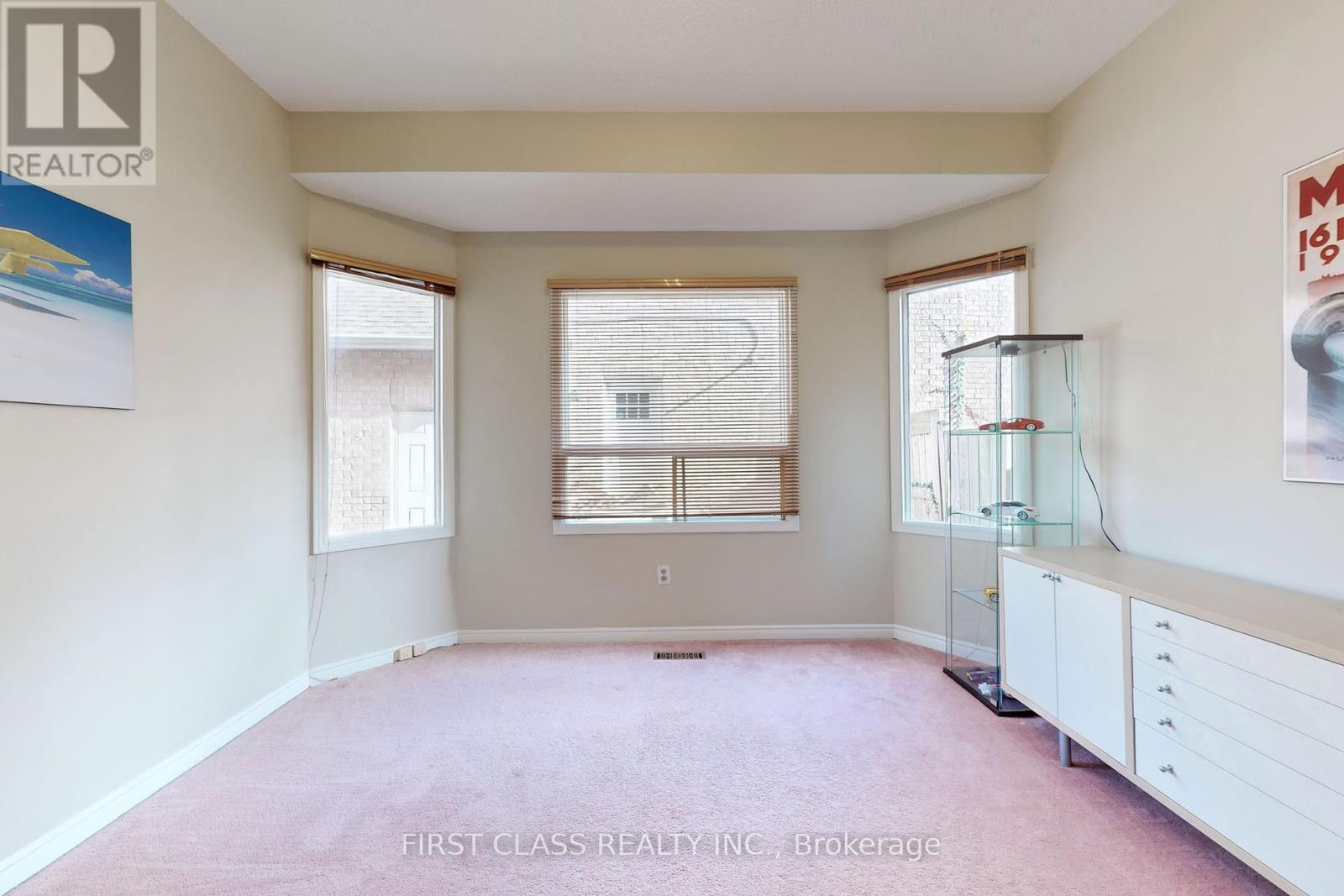 7 Kenpark Avenue, Brampton, Ontario  L6Z 3P4 - Photo 11 - W12455432