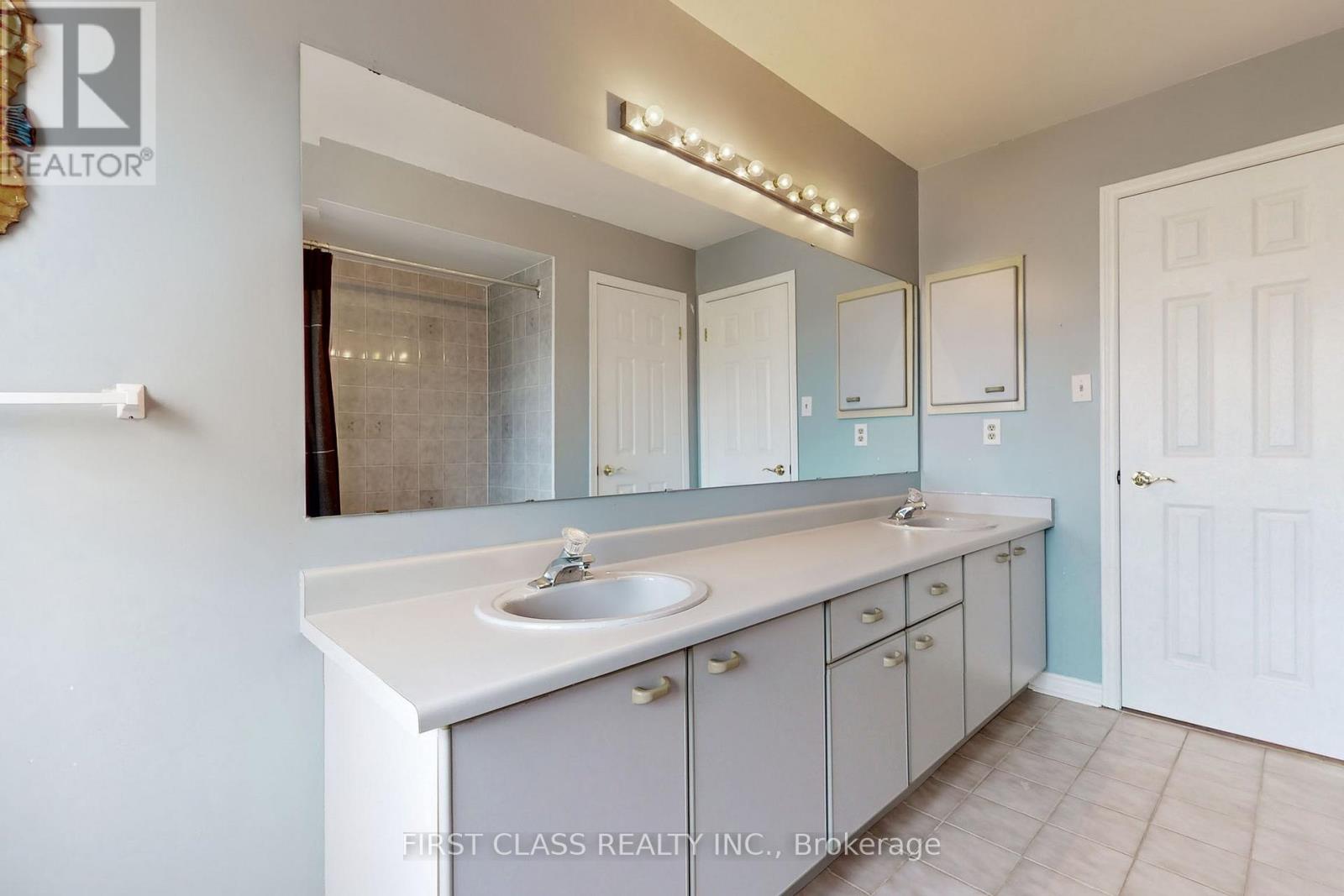 7 Kenpark Avenue, Brampton, Ontario  L6Z 3P4 - Photo 26 - W12455432